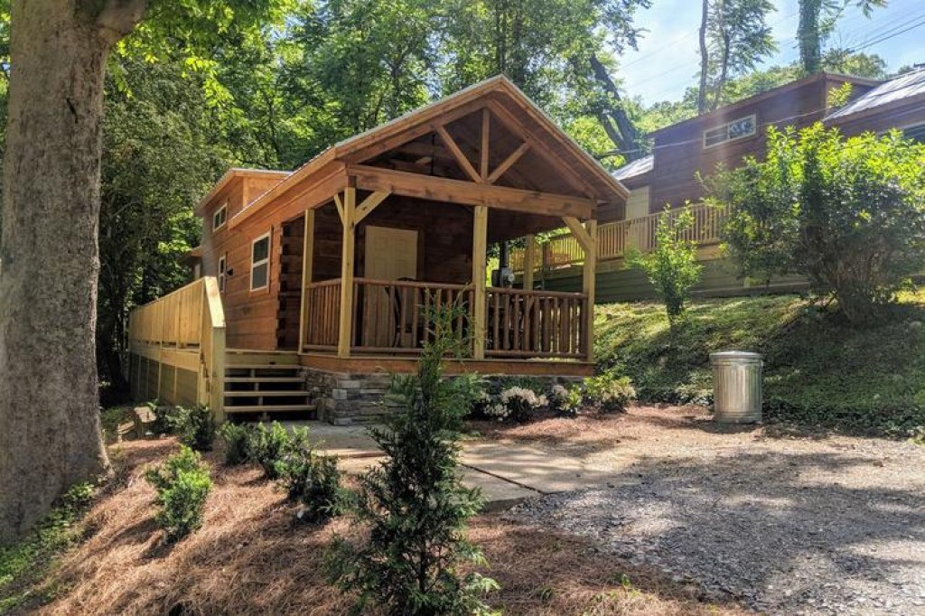 Picture of: Ani Cabin – Wauhatchie Woods Pet Policy