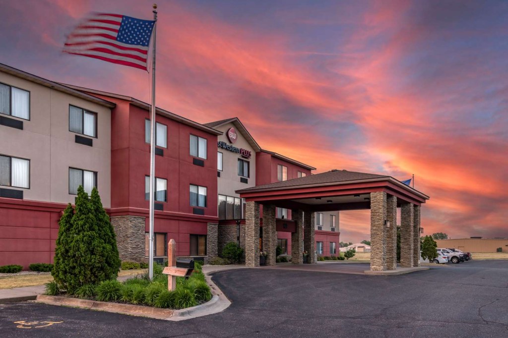 Picture of: Best Western Plus Chelsea Hotel Monticello, MN – See Discounts
