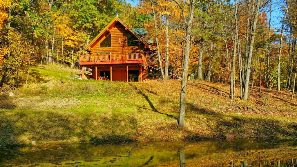 Picture of: cabin rentals in Iowa, including spots where you can canoe, kayak