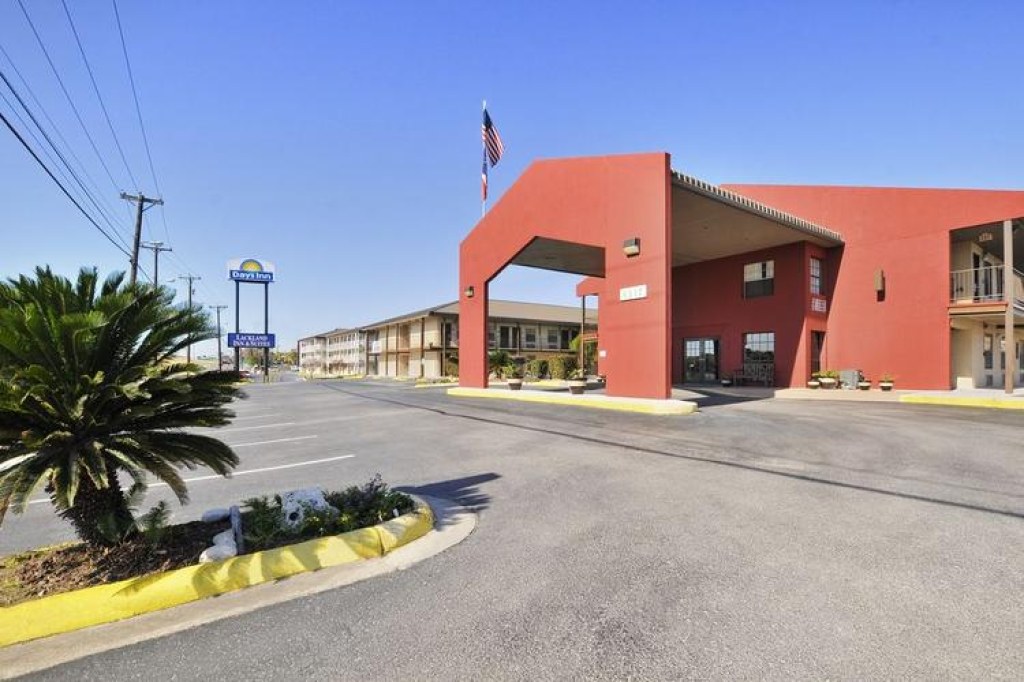 Picture of: Deluxe Inn San Antonio Near Lackland AFB Pet Policy