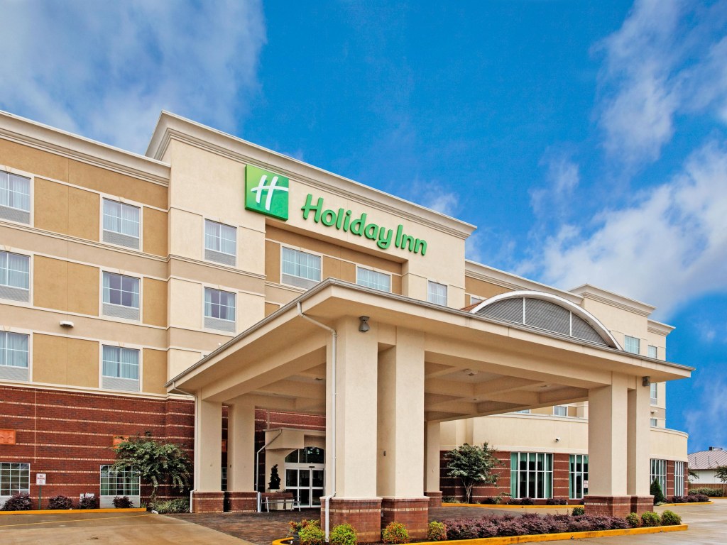 Picture of: Kid-Friendly Hotels in Batesville, MS  Holiday Inn Batesville