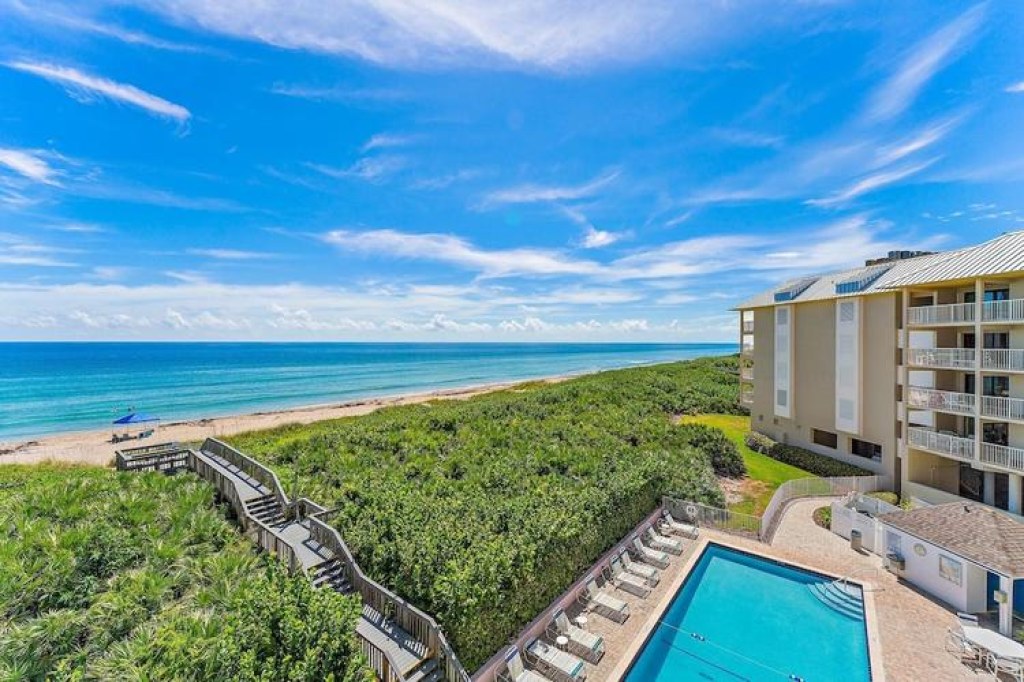 Picture of: Oceanfront Paradise on S Hutchinson Island Pet Policy