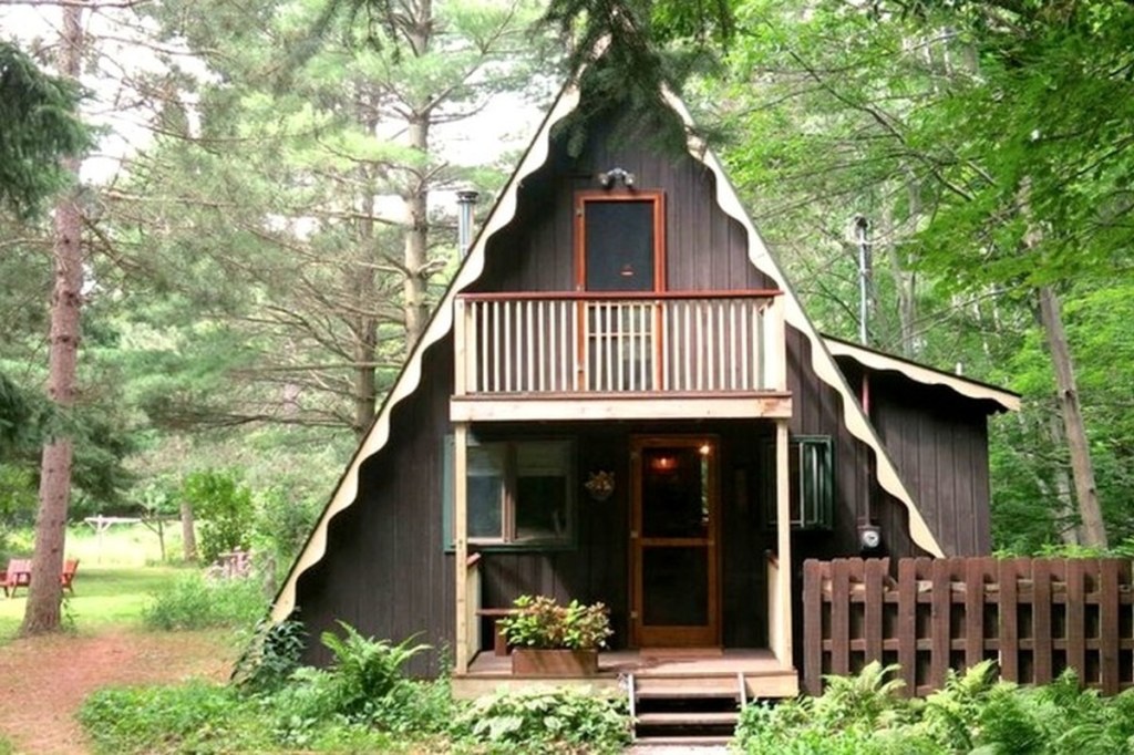 Picture of: Pet-Friendly Cabins  Pictured Rocks National Lakeshore