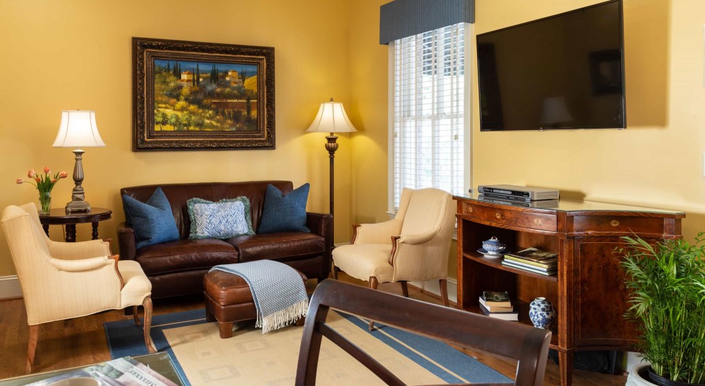 Picture of: Savannah Pet-Friendly Lodging  Bring Your Pets on Your Next Getaway
