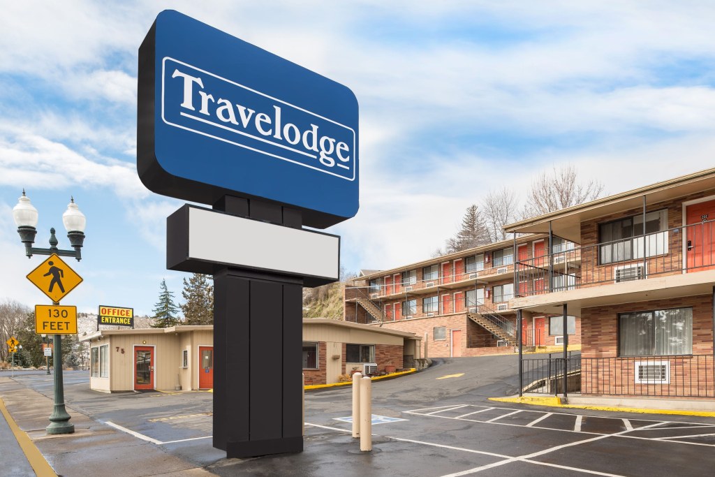 Picture of: Travelodge by Wyndham Klamath Falls  Klamath Falls, OR Hotels